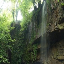 Cascada y cueva del Pimpano