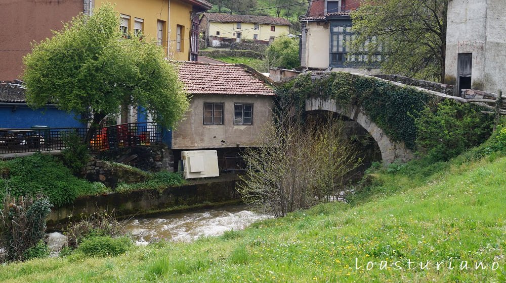 Puente sobre el río Valdecarzana